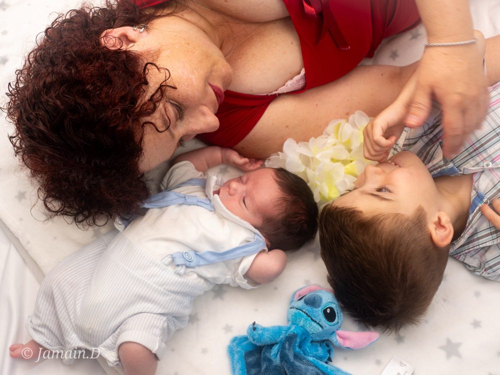 Naissance bébé Eliott sa maman Séraphine et son frère Tiago